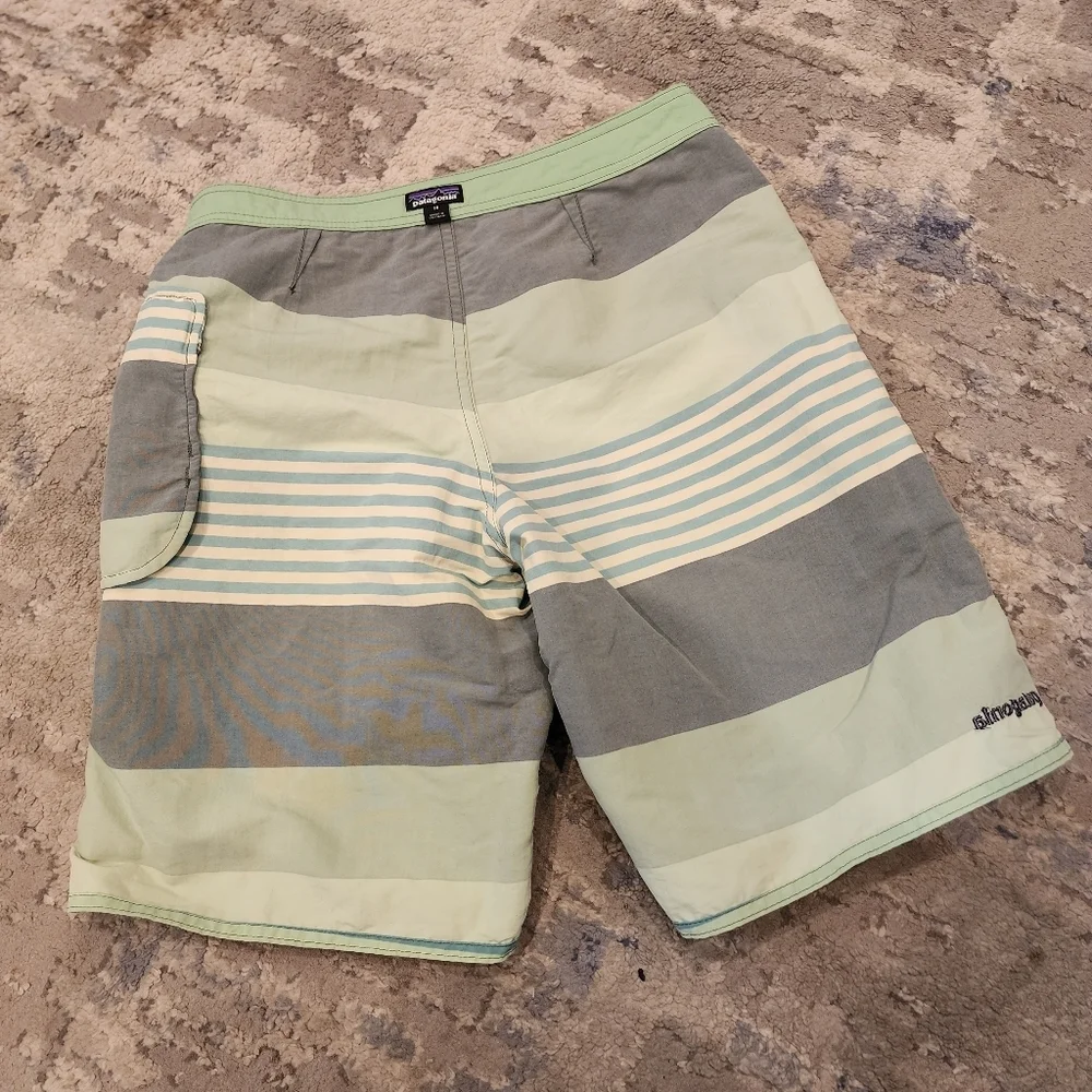 Patagonia Boys‎ 16 board shorts green blue stripe
